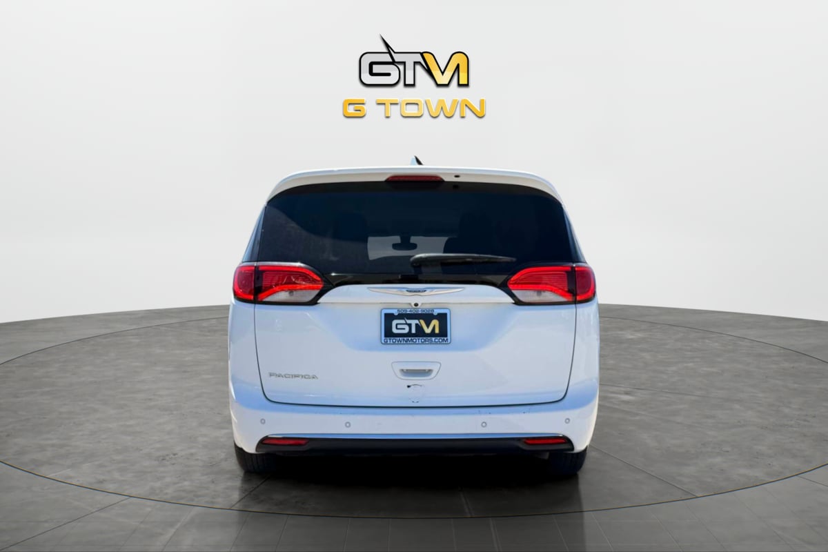 Photo 3 of this Chrysler Pacifica
