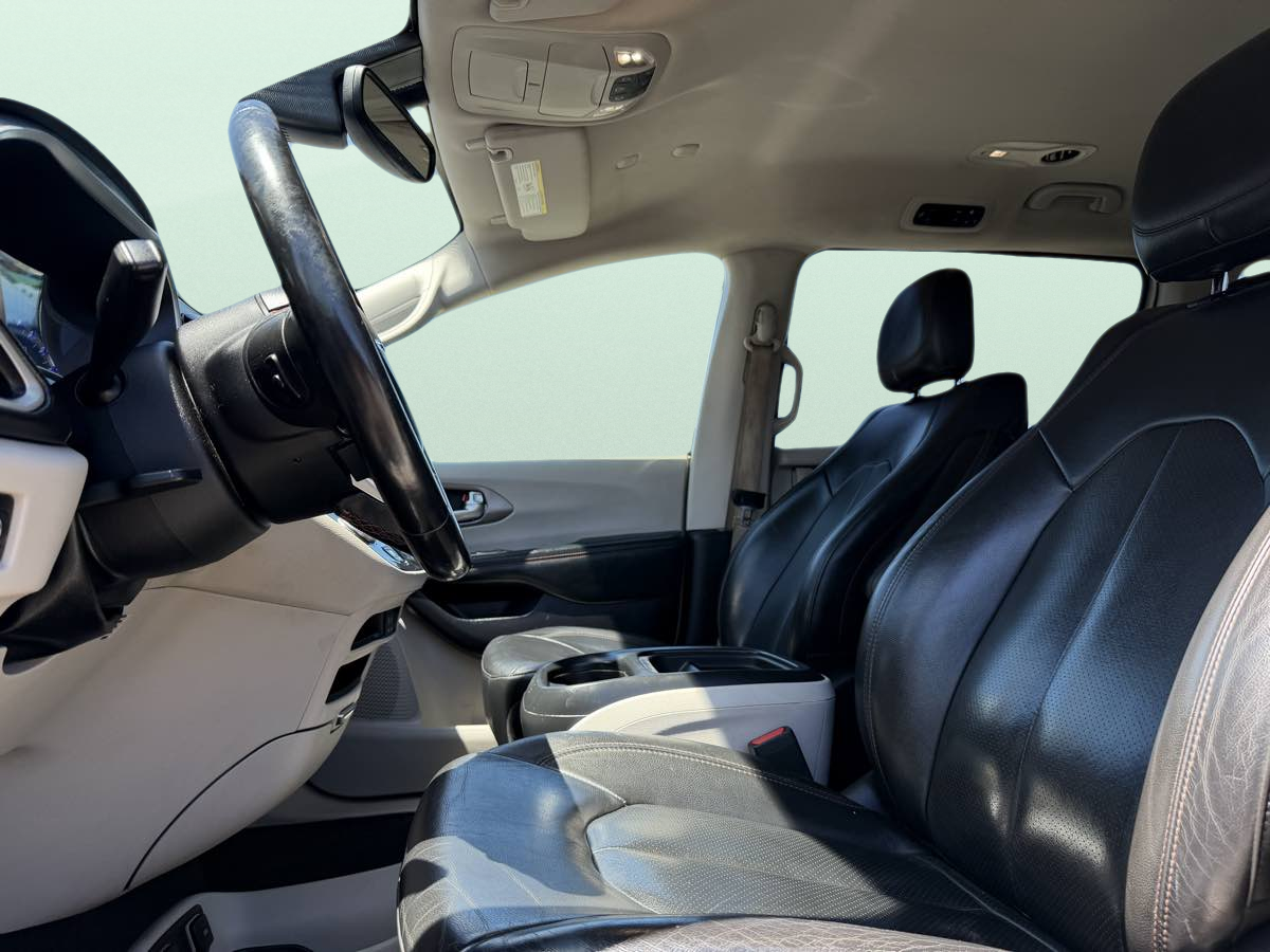 Photo 7 of this Chrysler Pacifica
