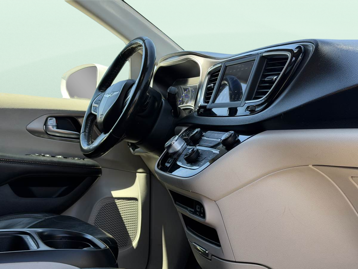Photo 20 of this Chrysler Pacifica