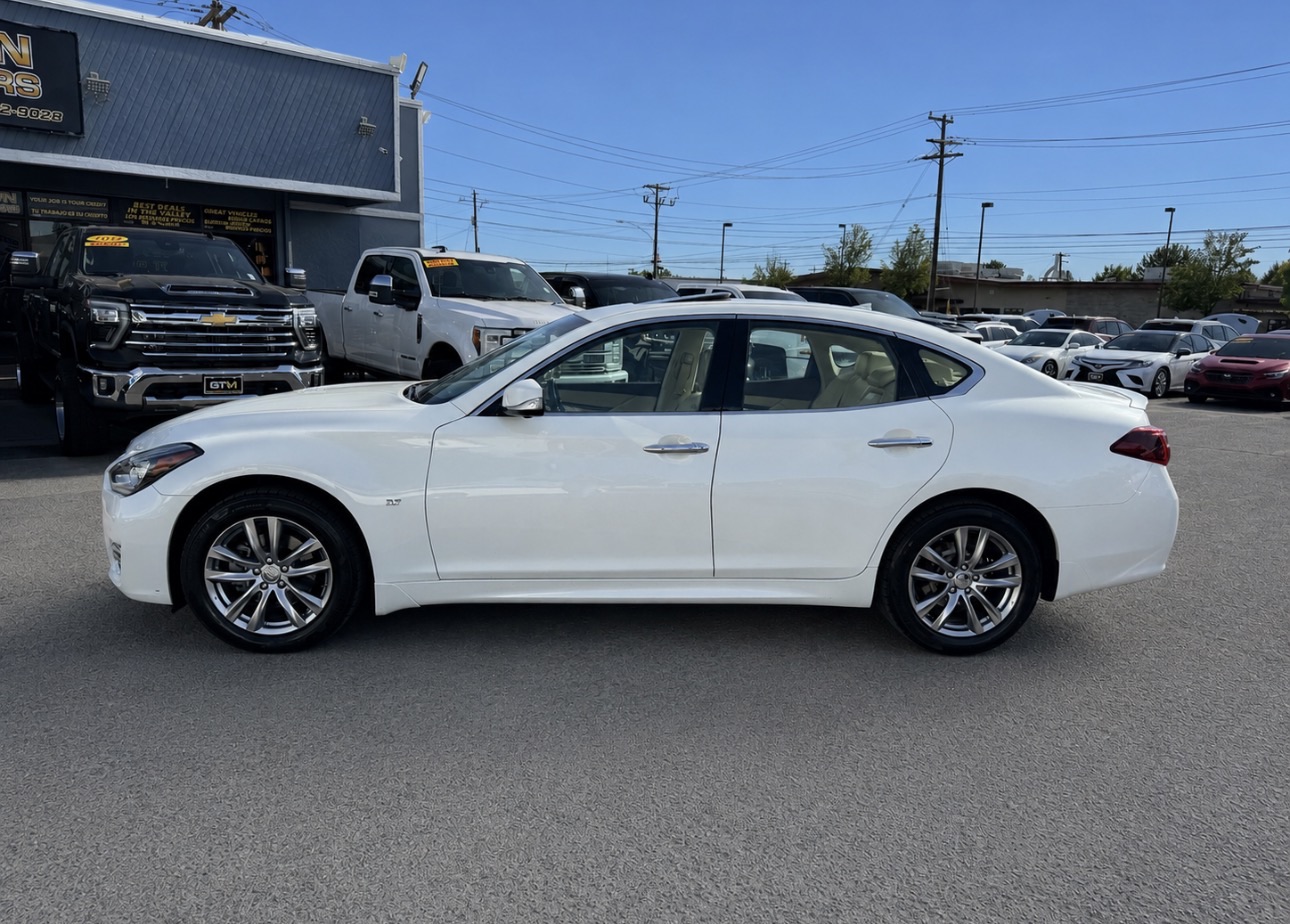 View vehicle photo 4