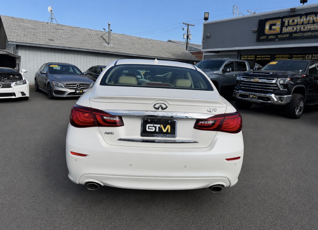 View vehicle photo 6