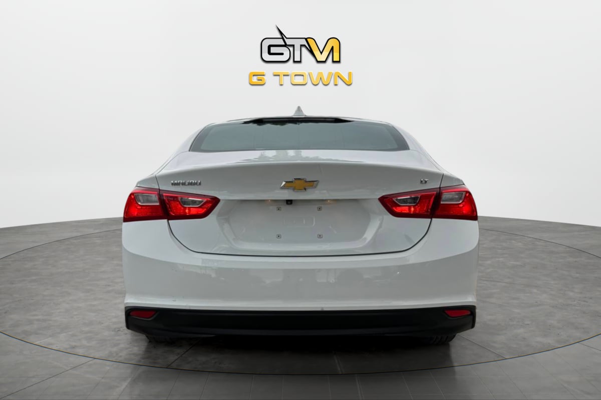 Photo 2 of this Chevrolet Malibu