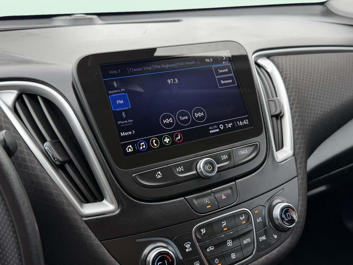 Photo 9 of this Chevrolet Malibu