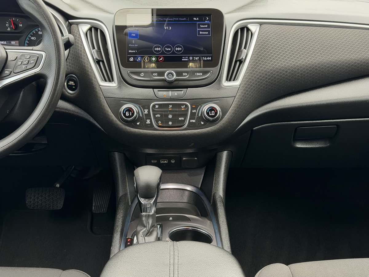 Photo 14 of this Chevrolet Malibu