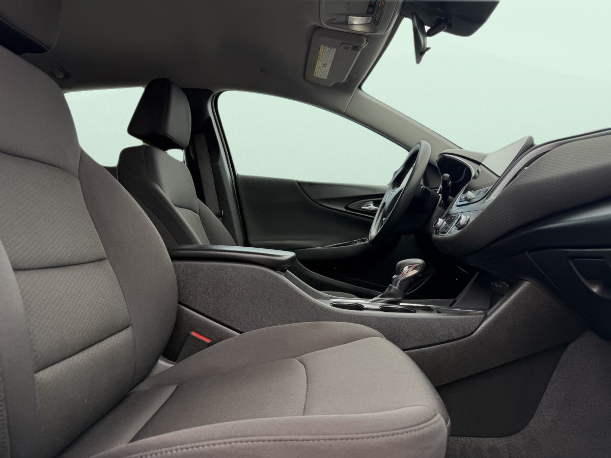 Photo 17 of this Chevrolet Malibu