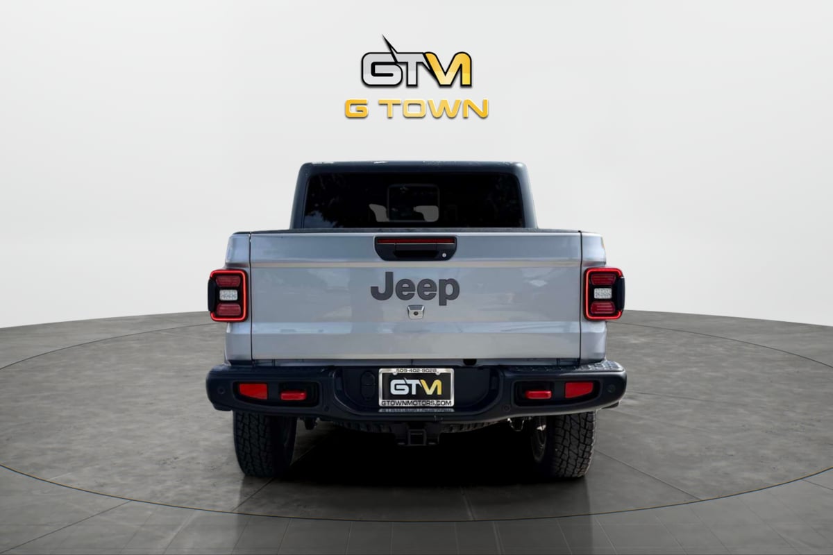 Photo 2 of this Jeep Gladiator