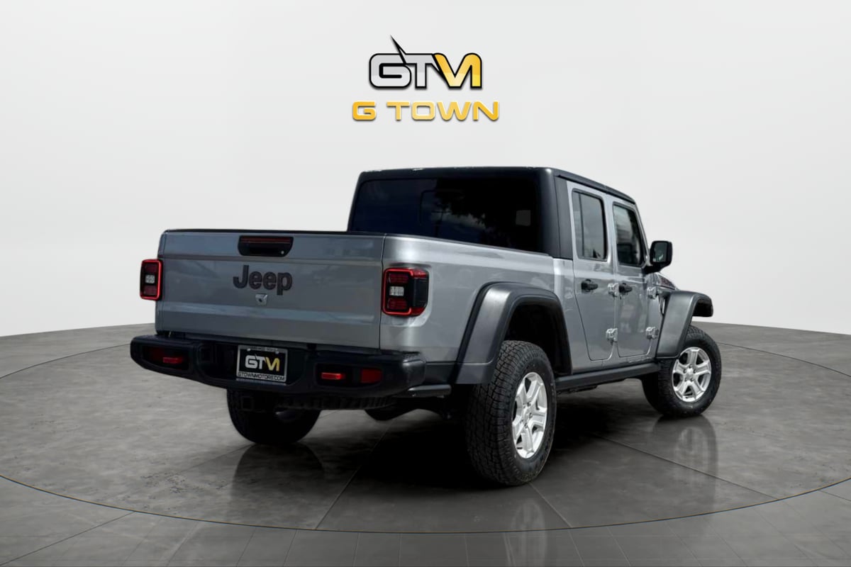 Photo 3 of this Jeep Gladiator