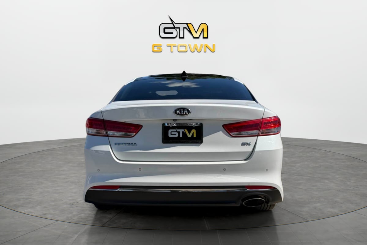 Photo 2 of this Kia Optima
