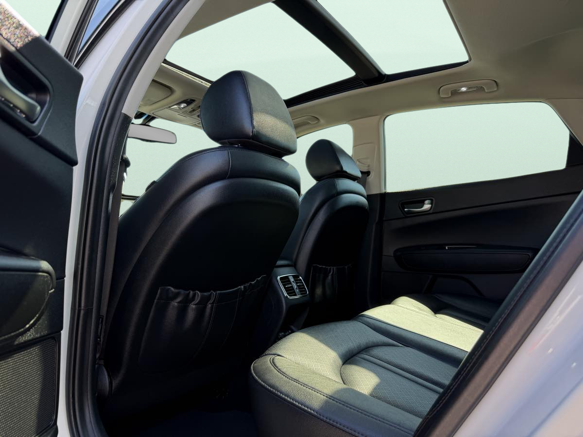 Photo 12 of this Kia Optima