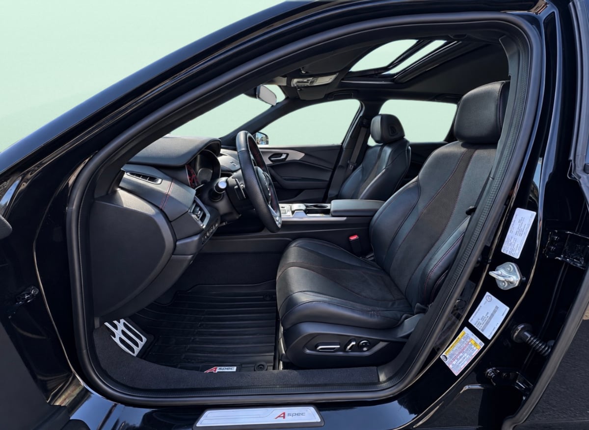 Photo 9 of this Acura TLX