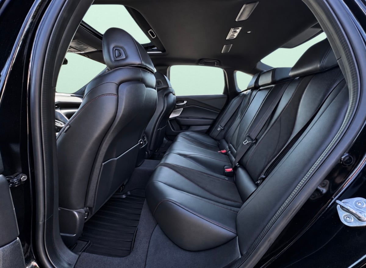 Photo 11 of this Acura TLX