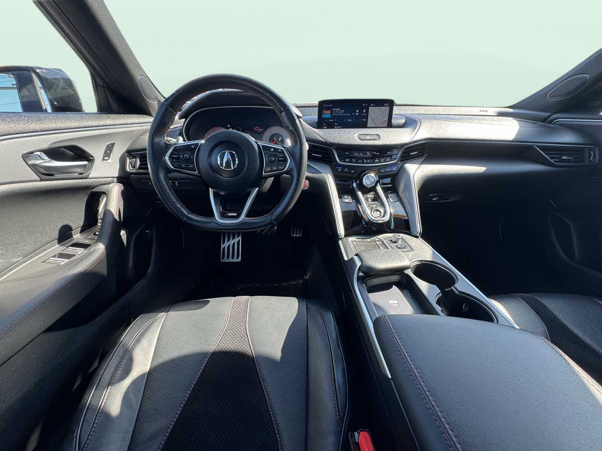 Photo 14 of this Acura TLX