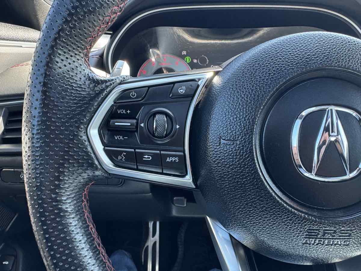 Photo 18 of this Acura TLX