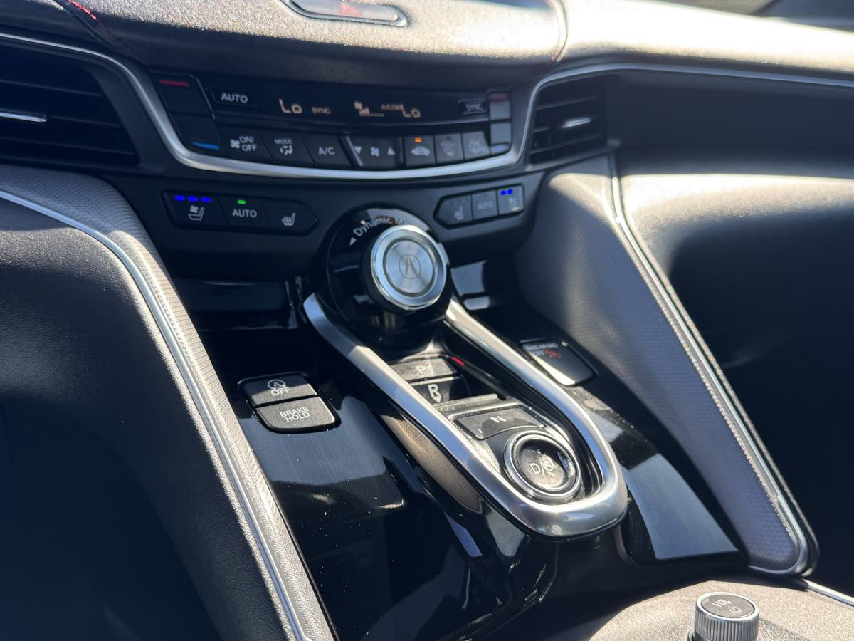 Photo 25 of this Acura TLX