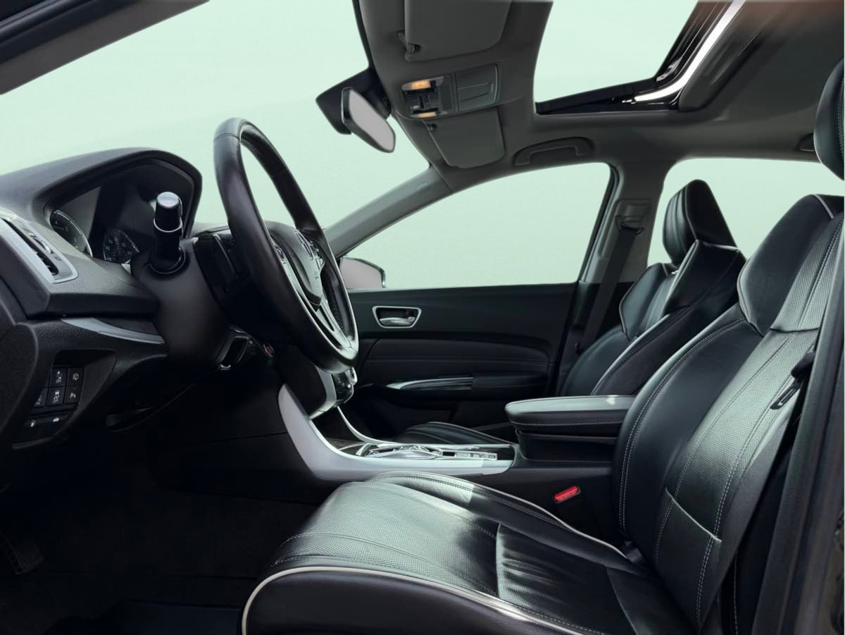 Photo 6 of this Acura TLX
