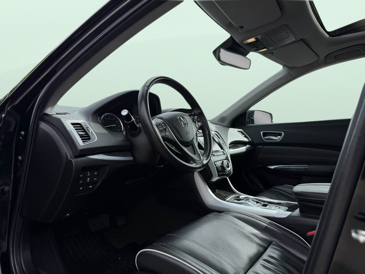 Photo 7 of this Acura TLX