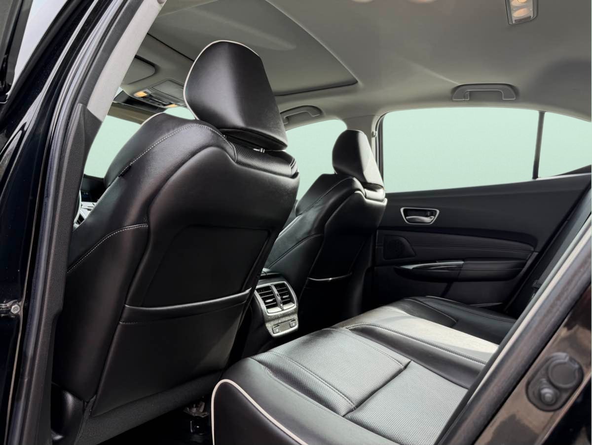 Photo 11 of this Acura TLX