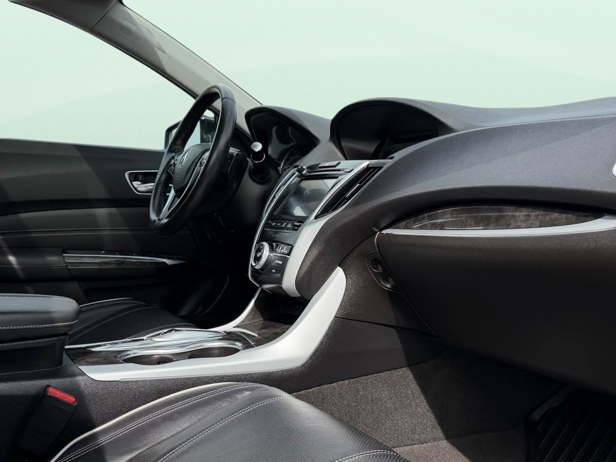 Photo 18 of this Acura TLX