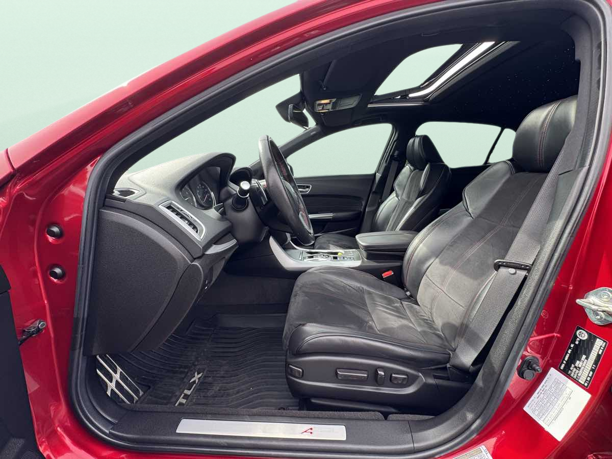 Photo 10 of this Acura TLX