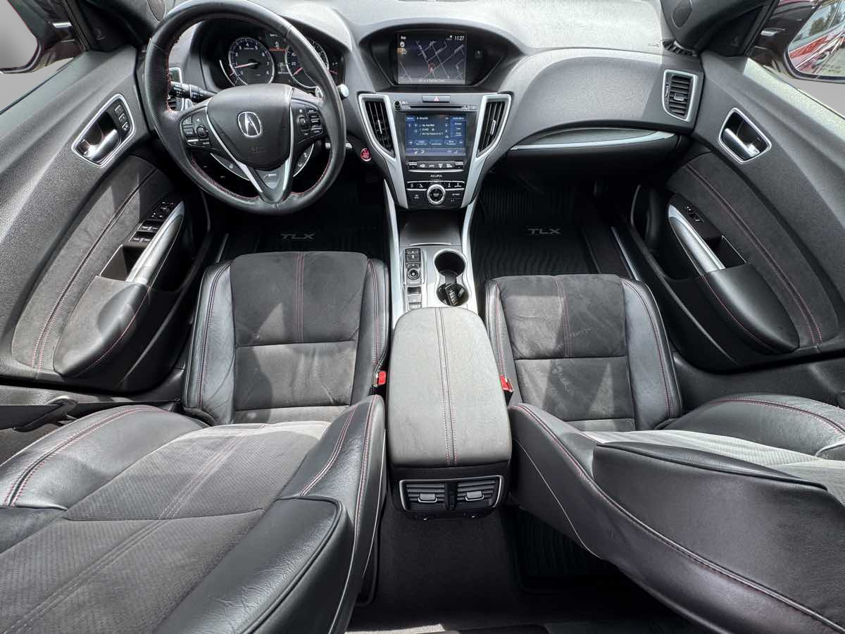 Photo 14 of this Acura TLX