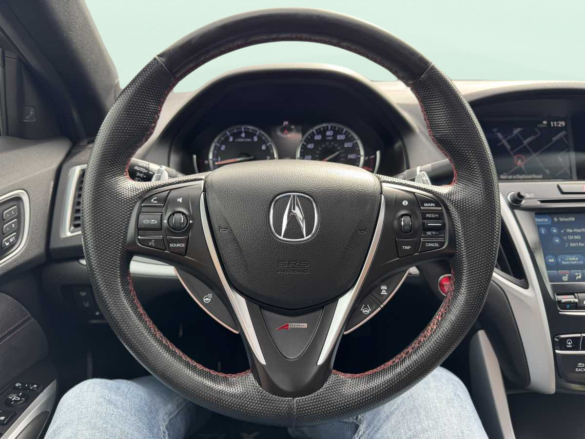 Photo 15 of this Acura TLX