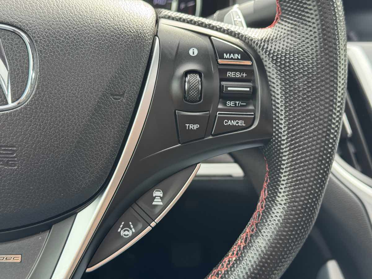Photo 16 of this Acura TLX