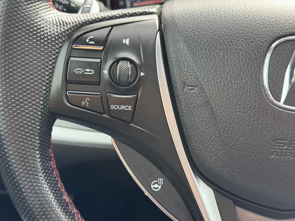 Photo 17 of this Acura TLX
