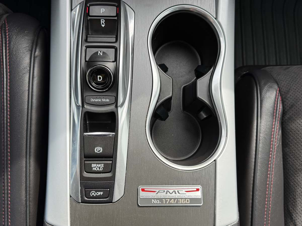 Photo 24 of this Acura TLX