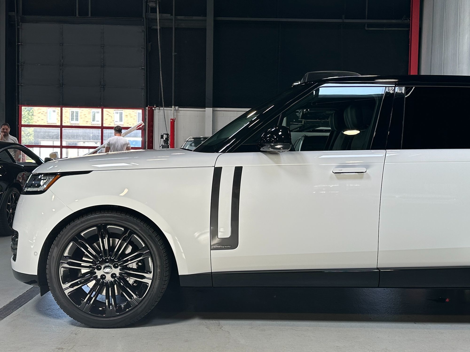 2024 Land Rover Range Rover Autobiography LWB photo 2