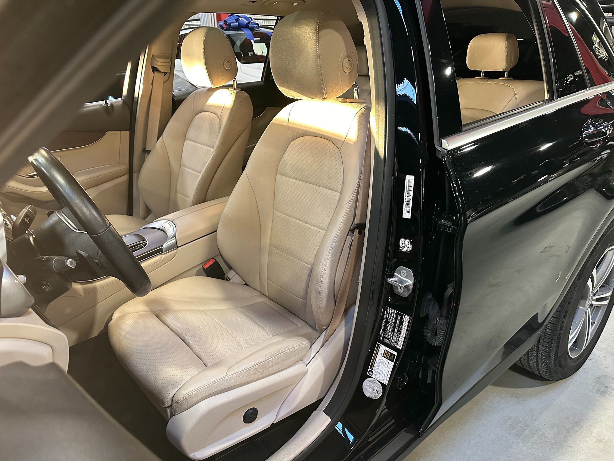 Photo 16 of this Mercedes-Benz GLC 300