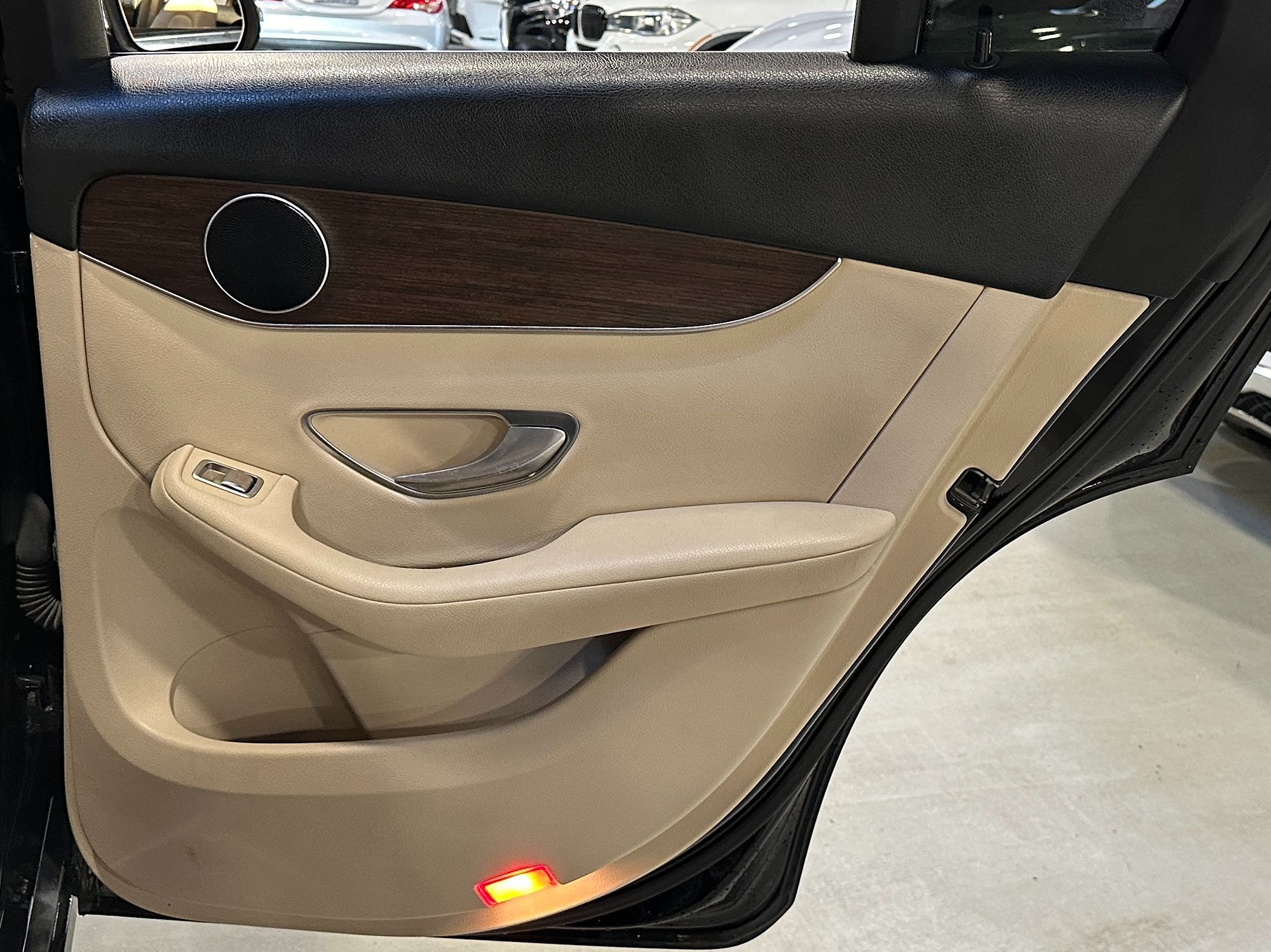 Photo 28 of this Mercedes-Benz GLC 300