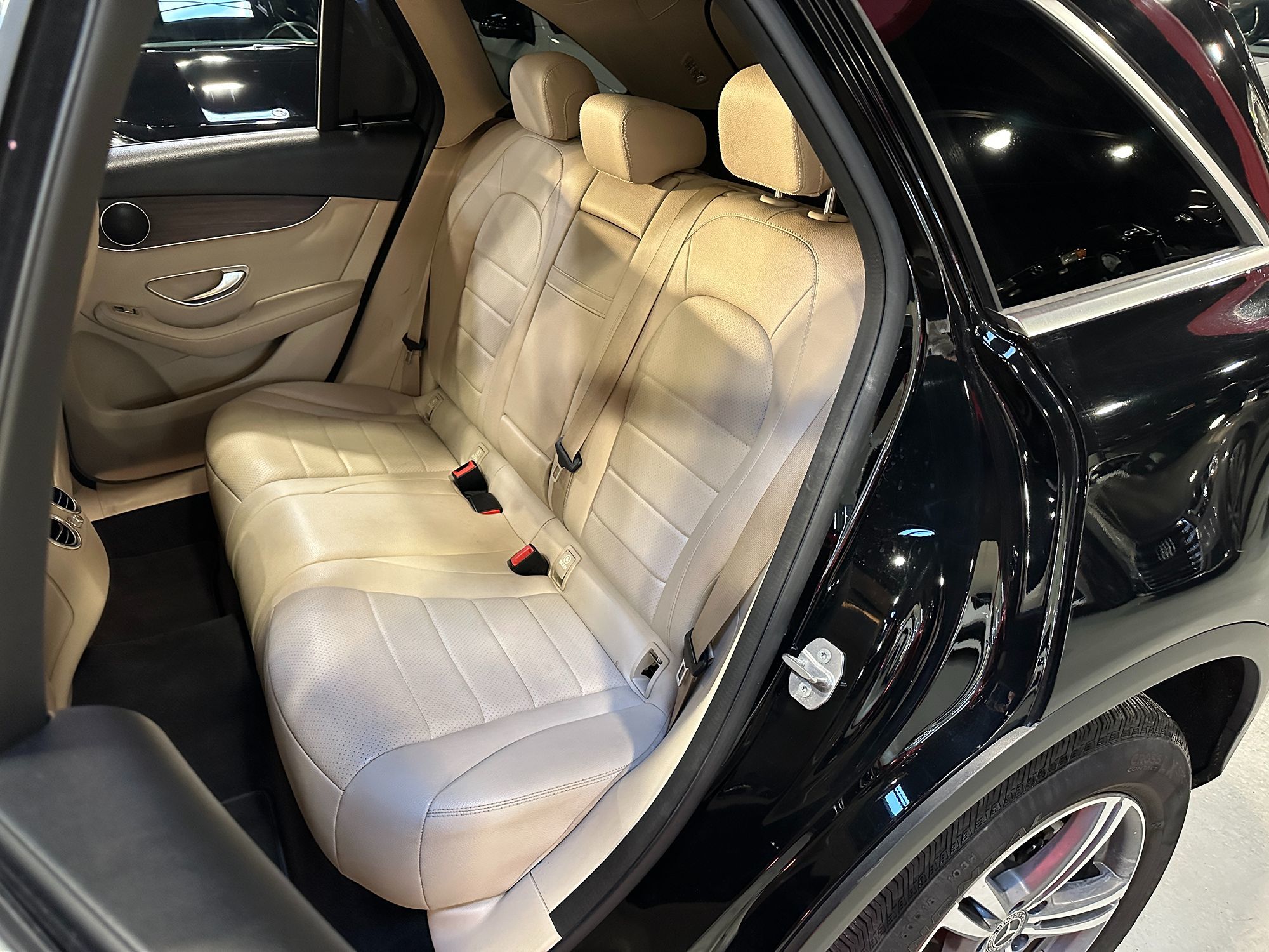 Photo 26 of this Mercedes-Benz GLC 300