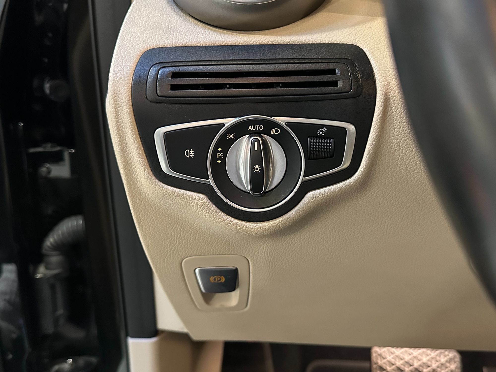Photo 17 of this Mercedes-Benz GLC 300
