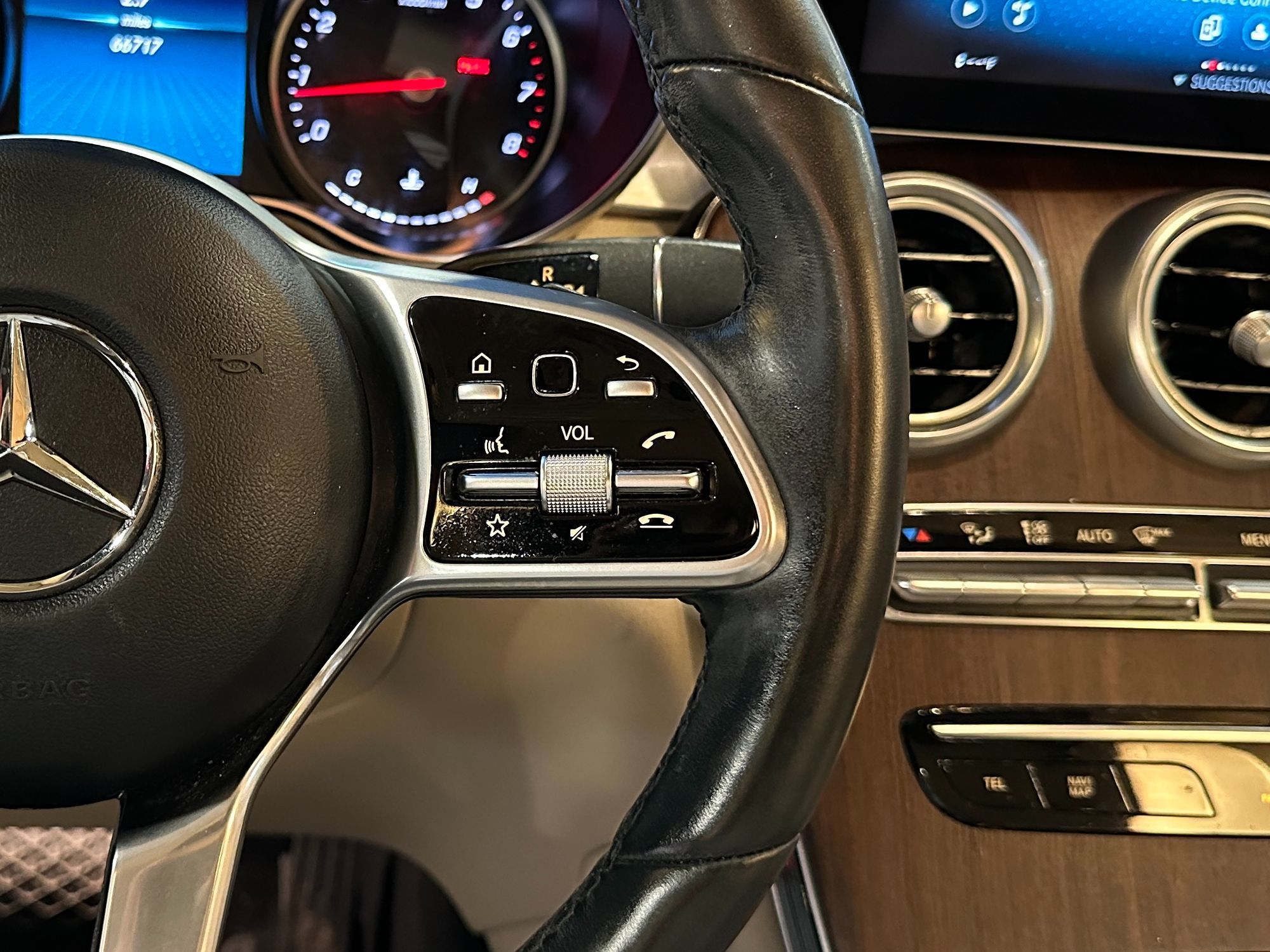Photo 21 of this Mercedes-Benz GLC 300