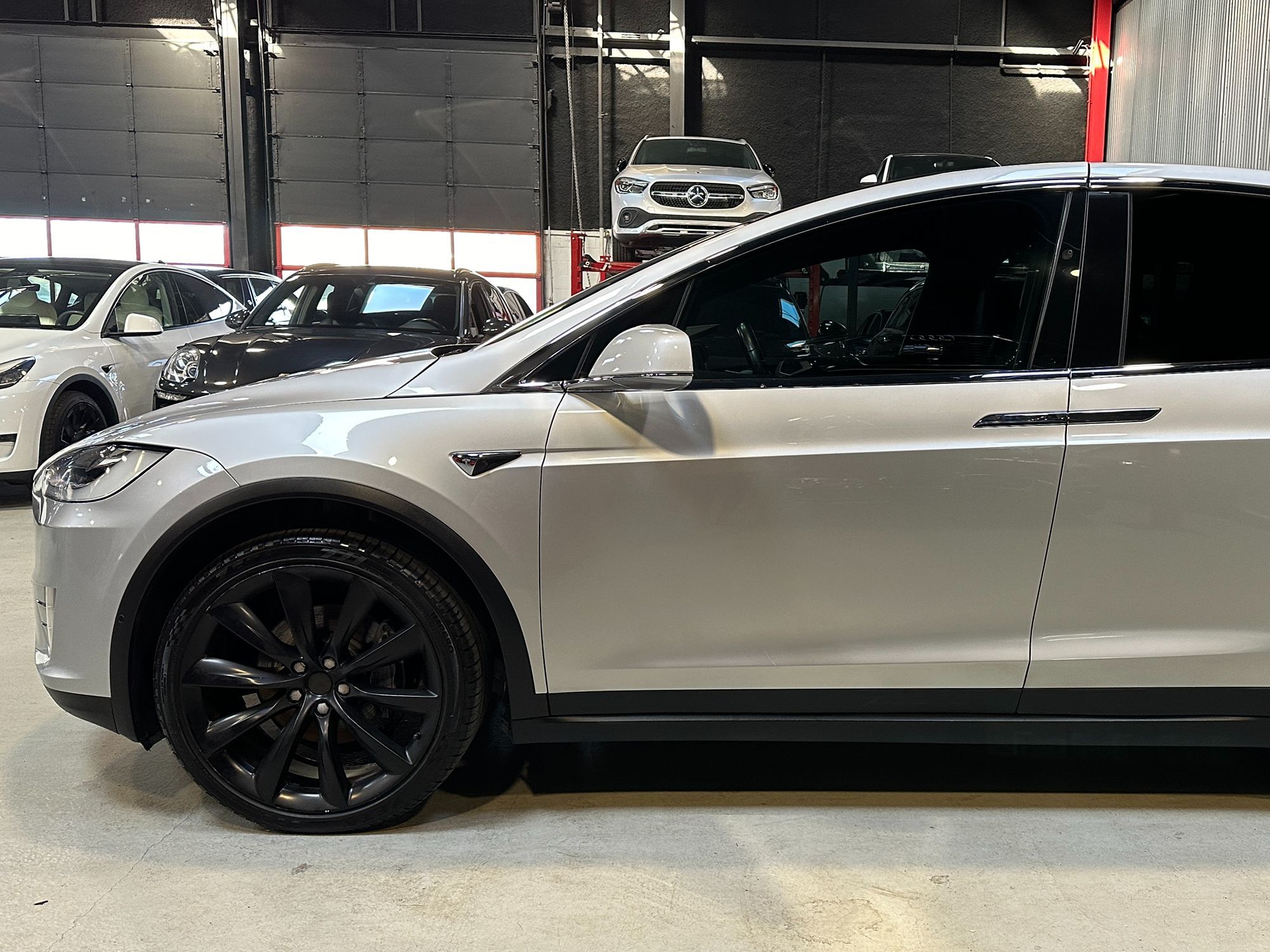 2018 Tesla Model X 75D photo 2