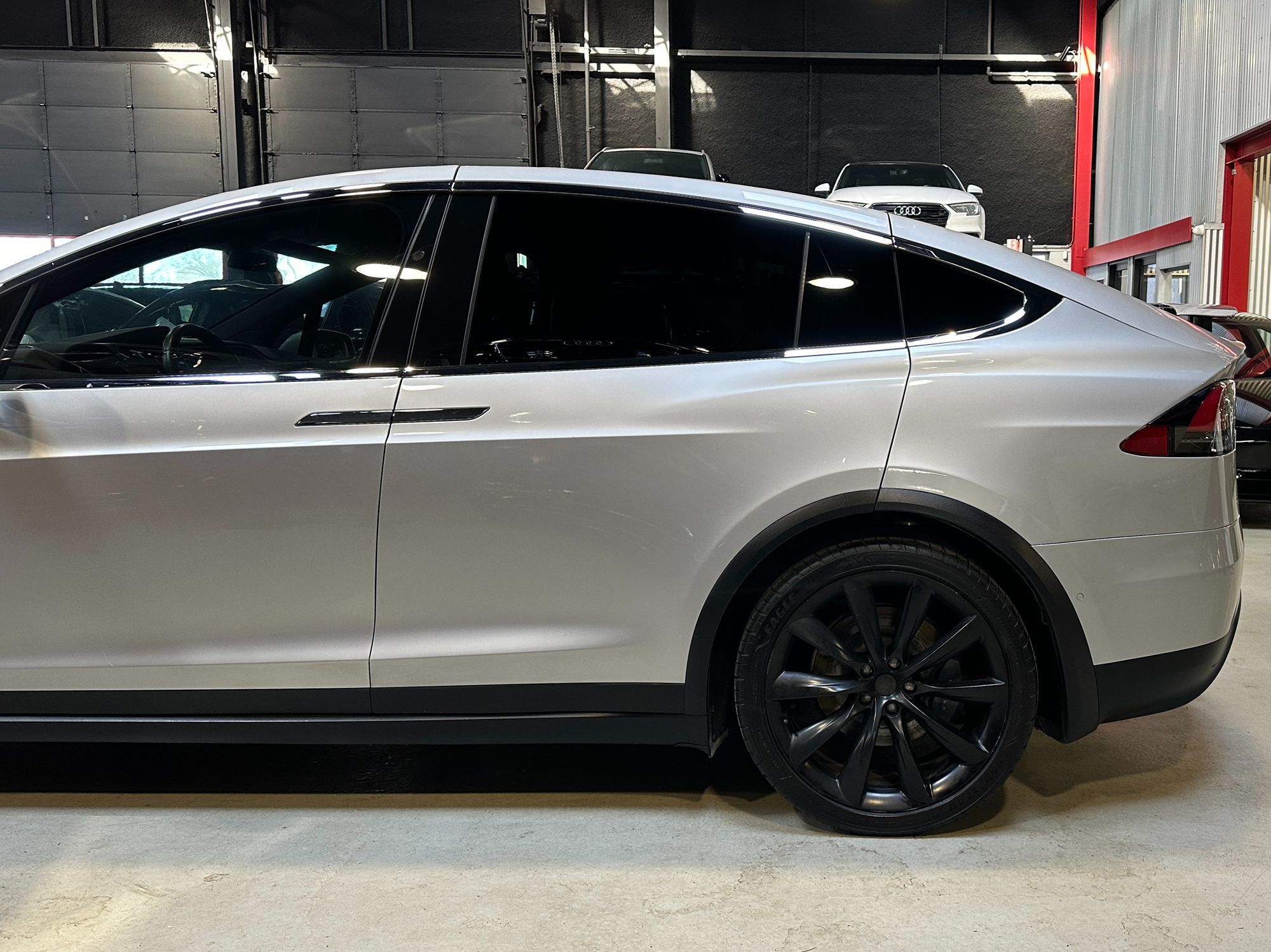 2018 Tesla Model X 75D photo 4