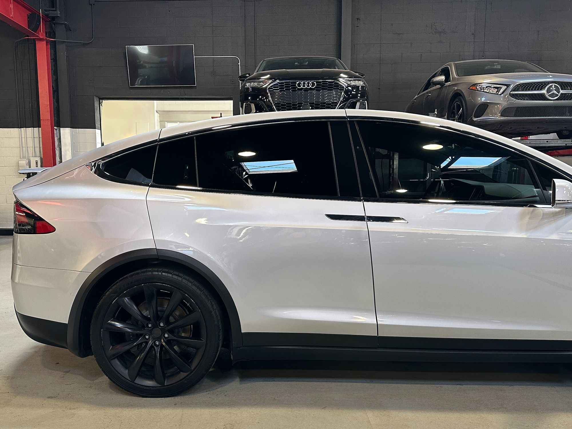 2018 Tesla Model X 75D photo 9