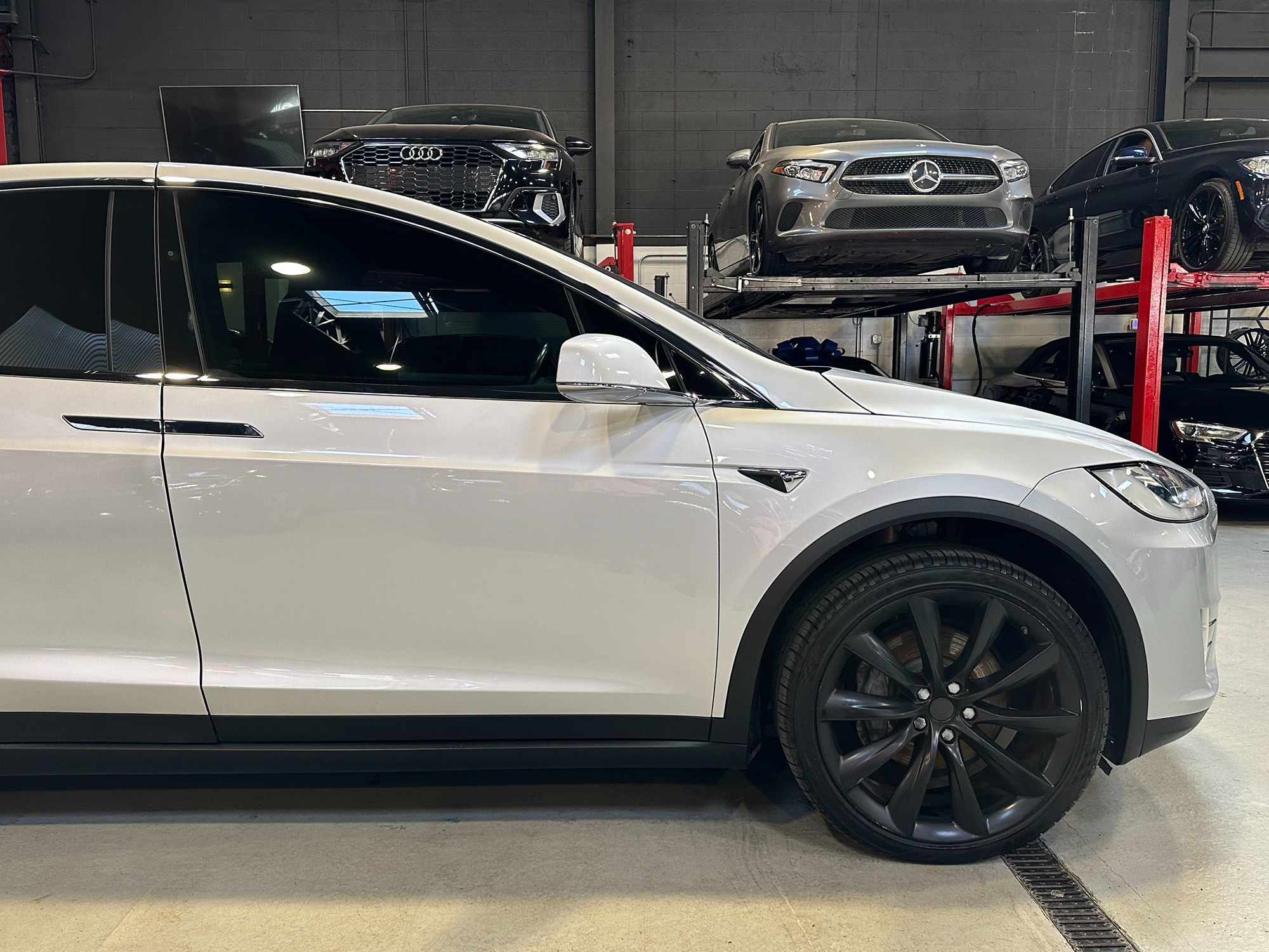 2018 Tesla Model X 75D photo 11