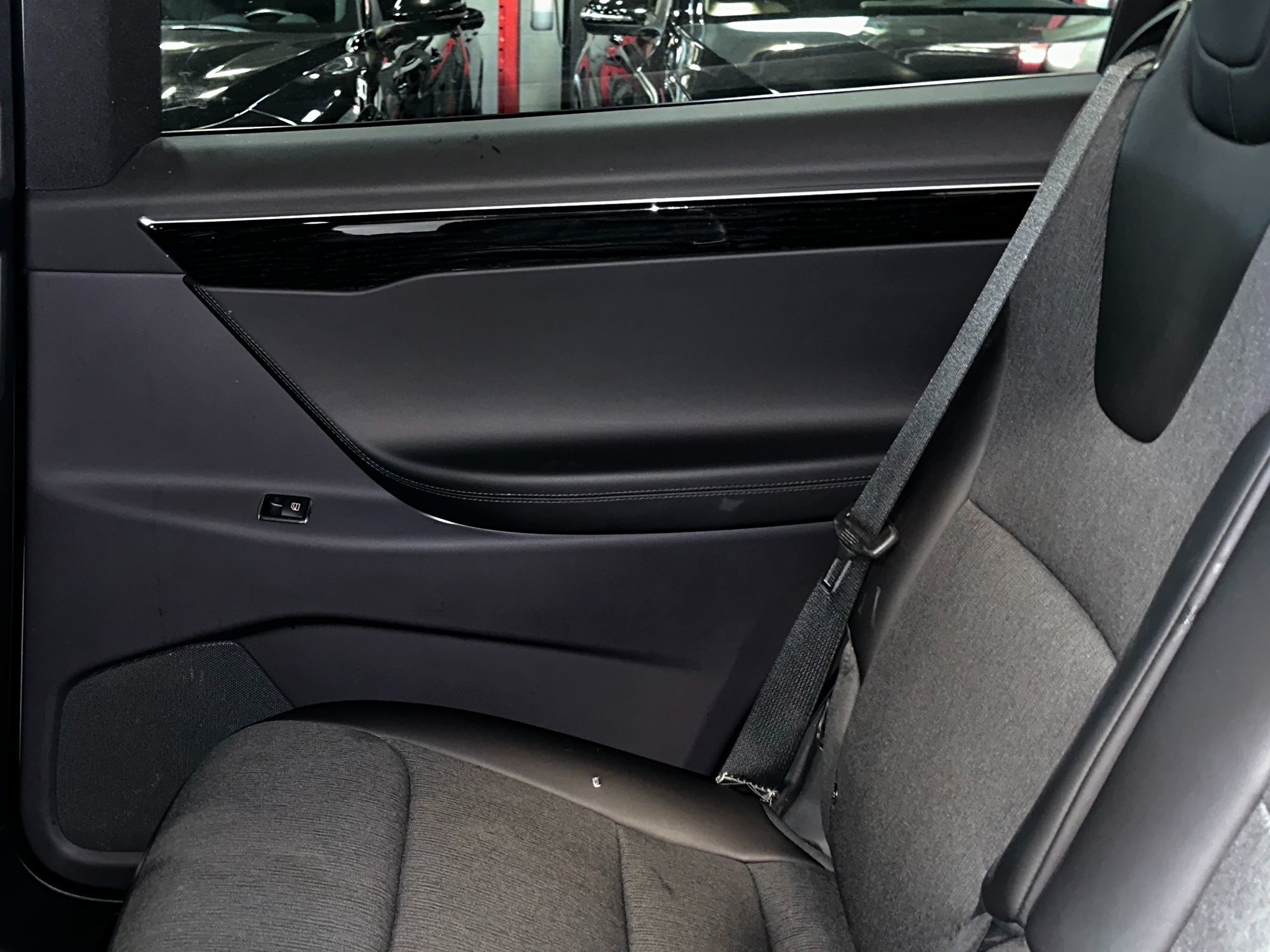 2018 Tesla Model X 75D photo 28