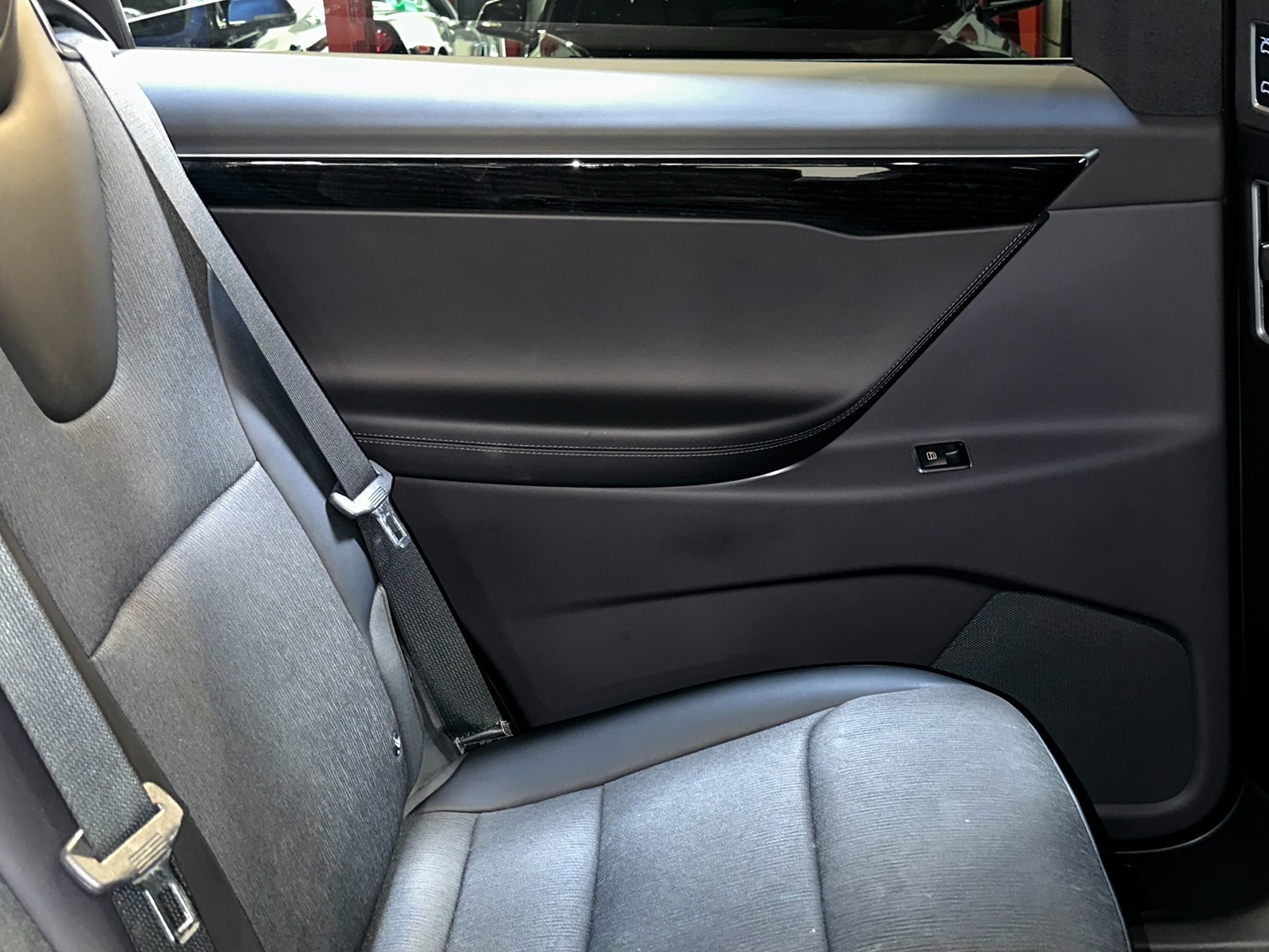 2018 Tesla Model X 75D photo 25