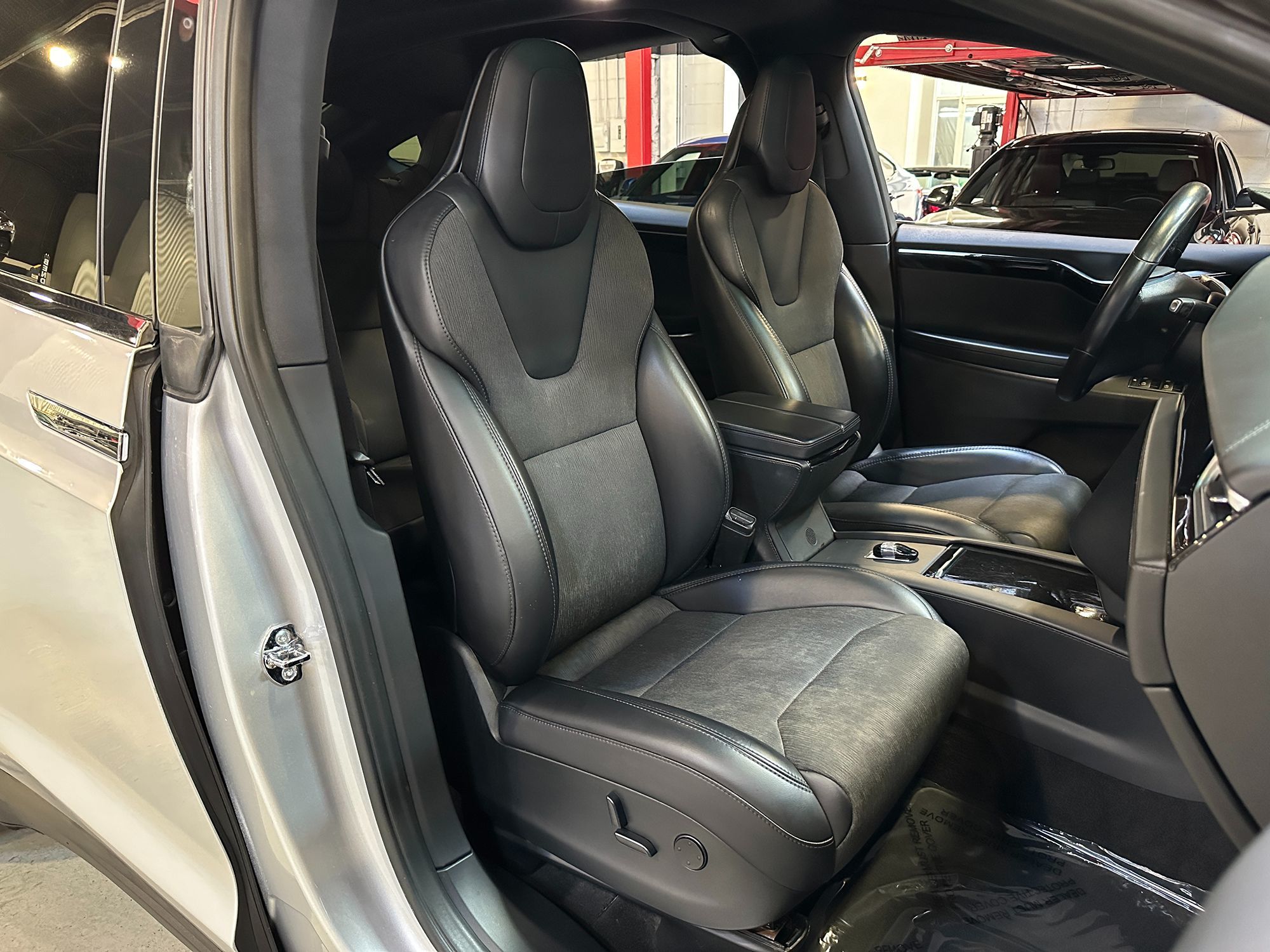 2018 Tesla Model X 75D photo 30