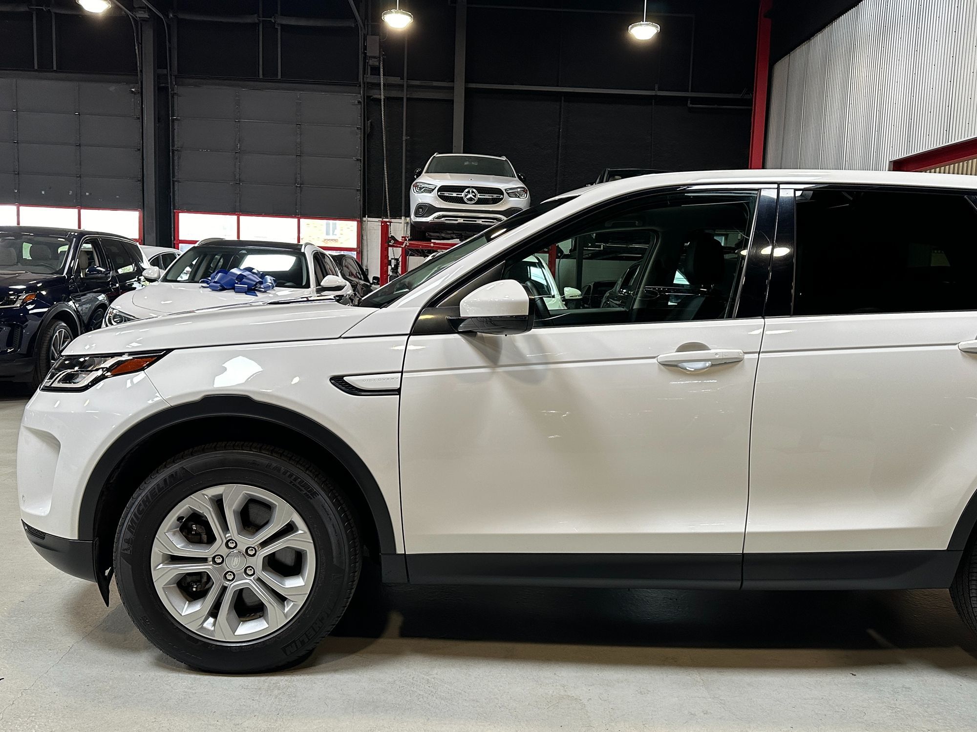 2022 Land Rover Discovery Sport S photo 2