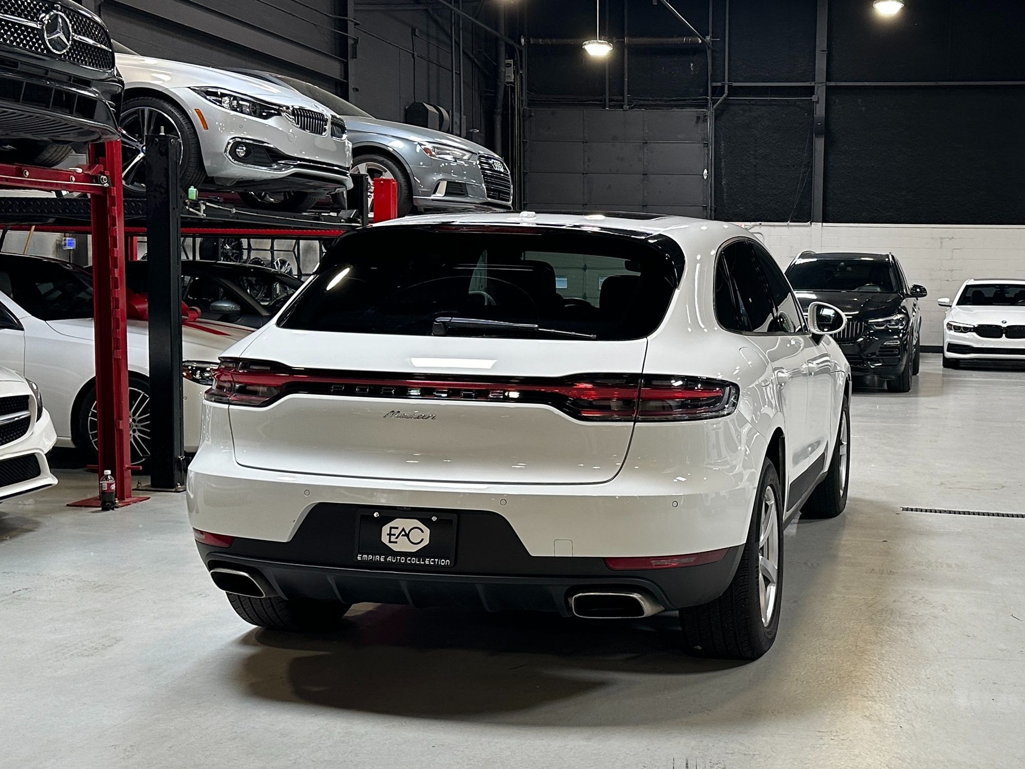 2021 Porsche Macan Base photo 8
