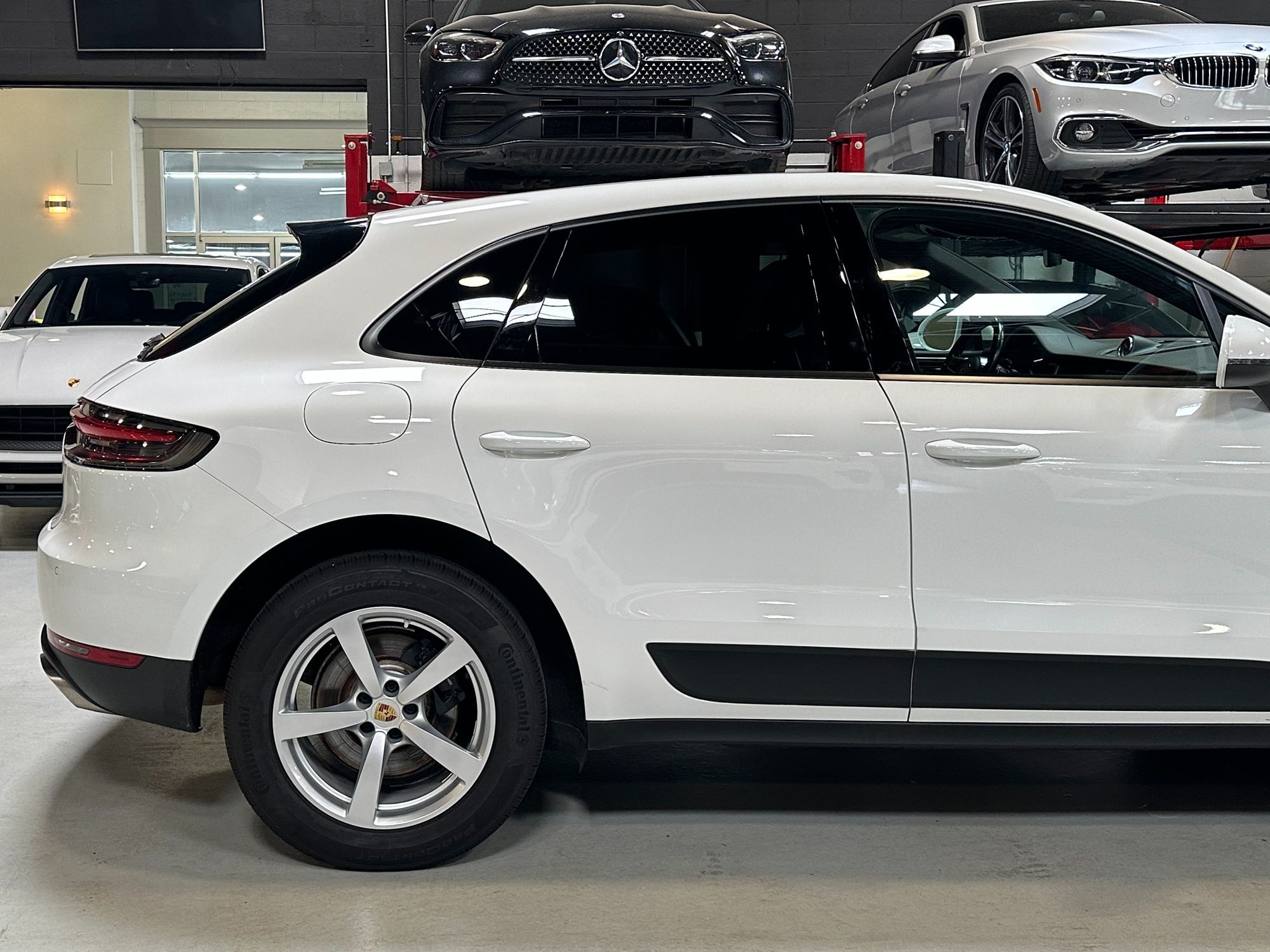 2021 Porsche Macan Base photo 9