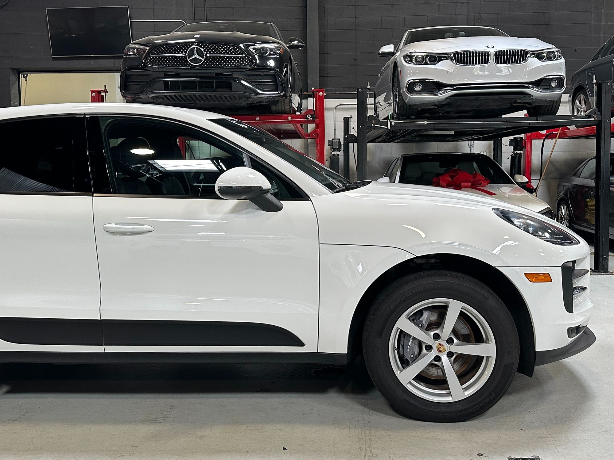 2021 Porsche Macan Base photo 11