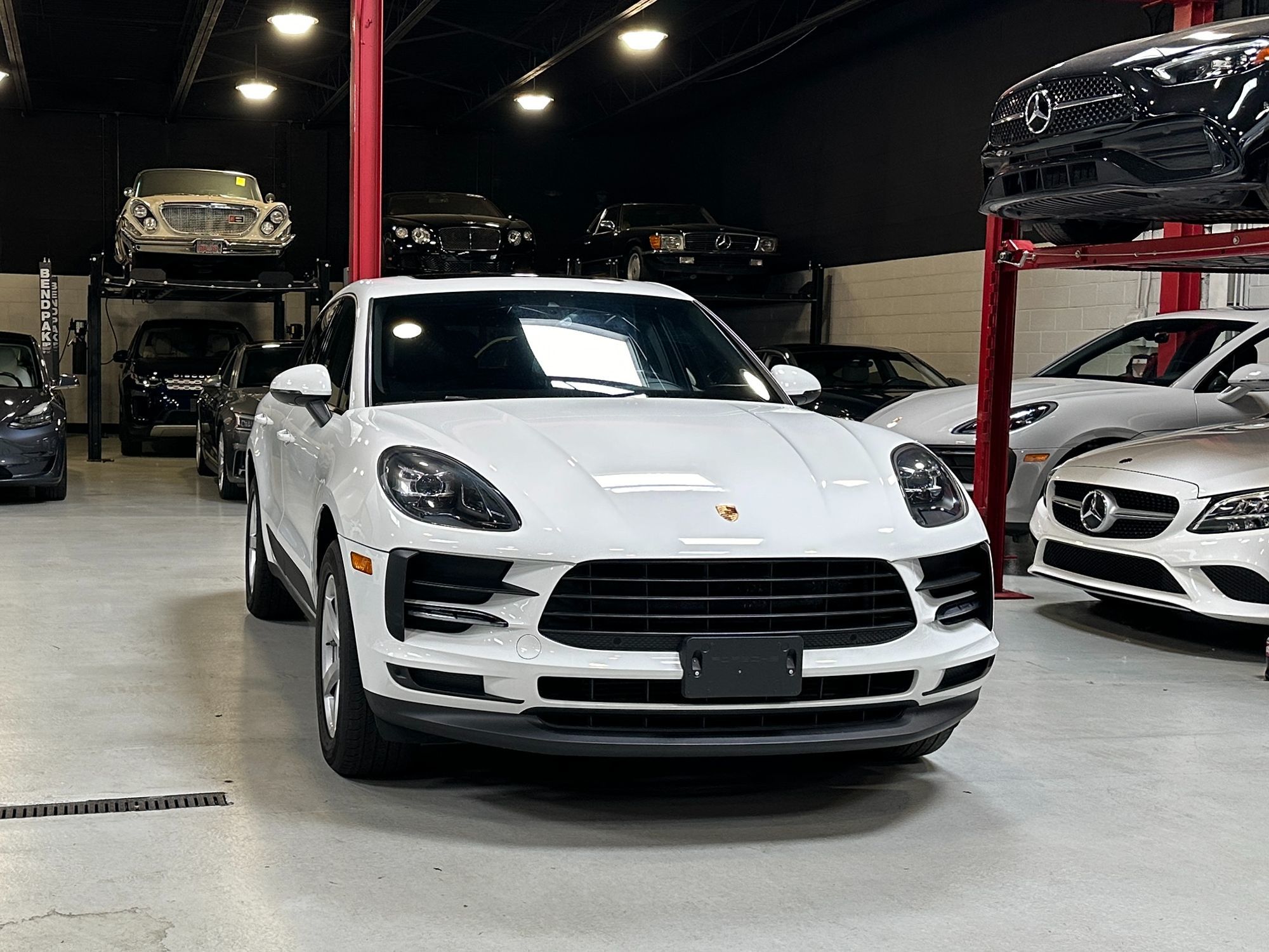 2021 Porsche Macan Base photo 13