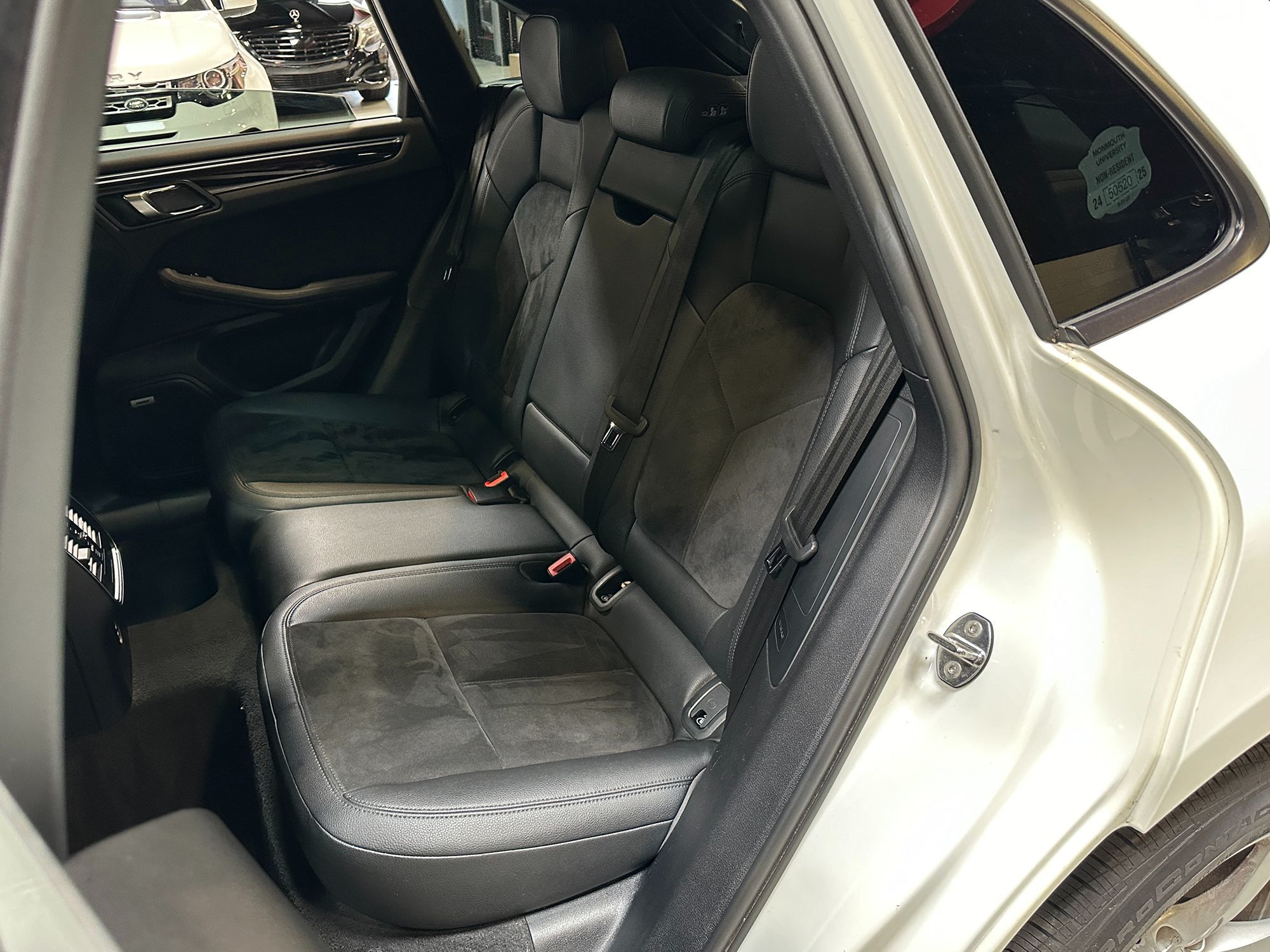 2021 Porsche Macan Base photo 25