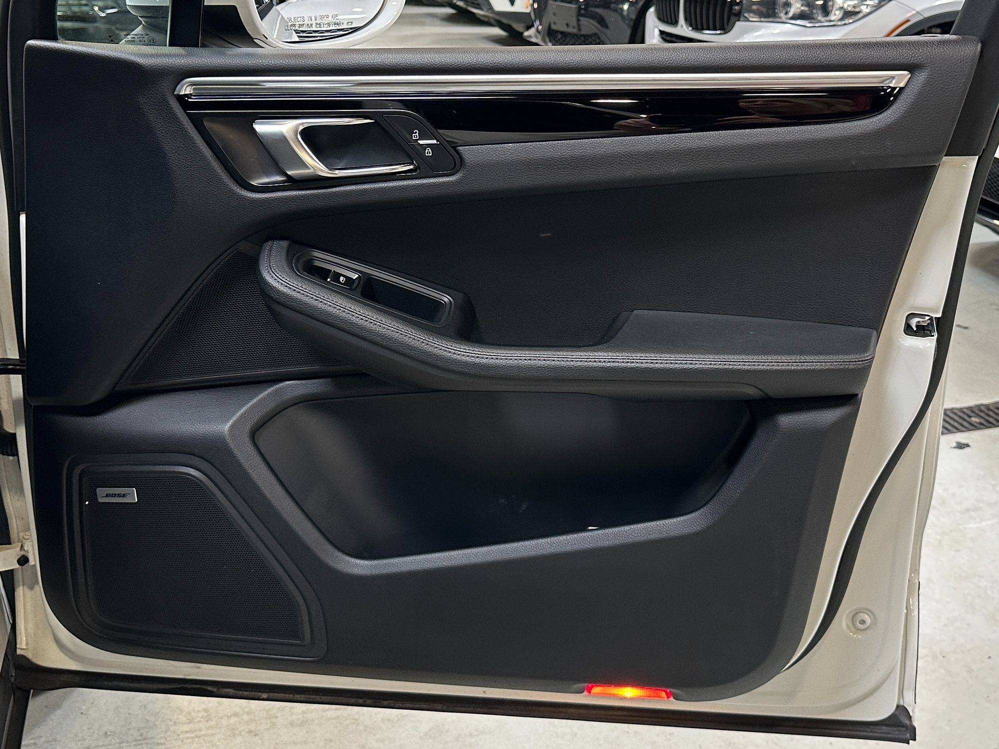 2021 Porsche Macan Base photo 28