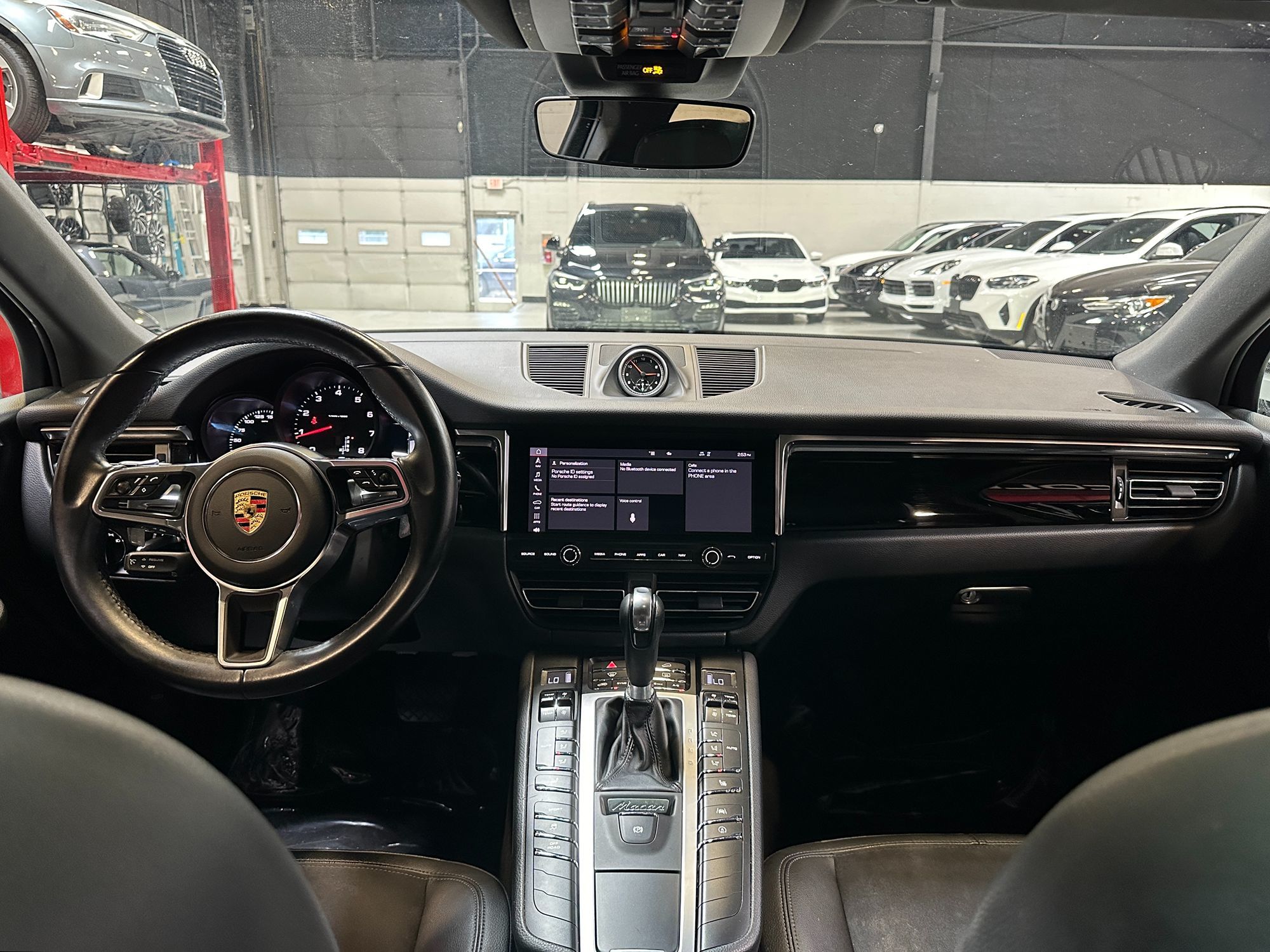2021 Porsche Macan Base photo 24