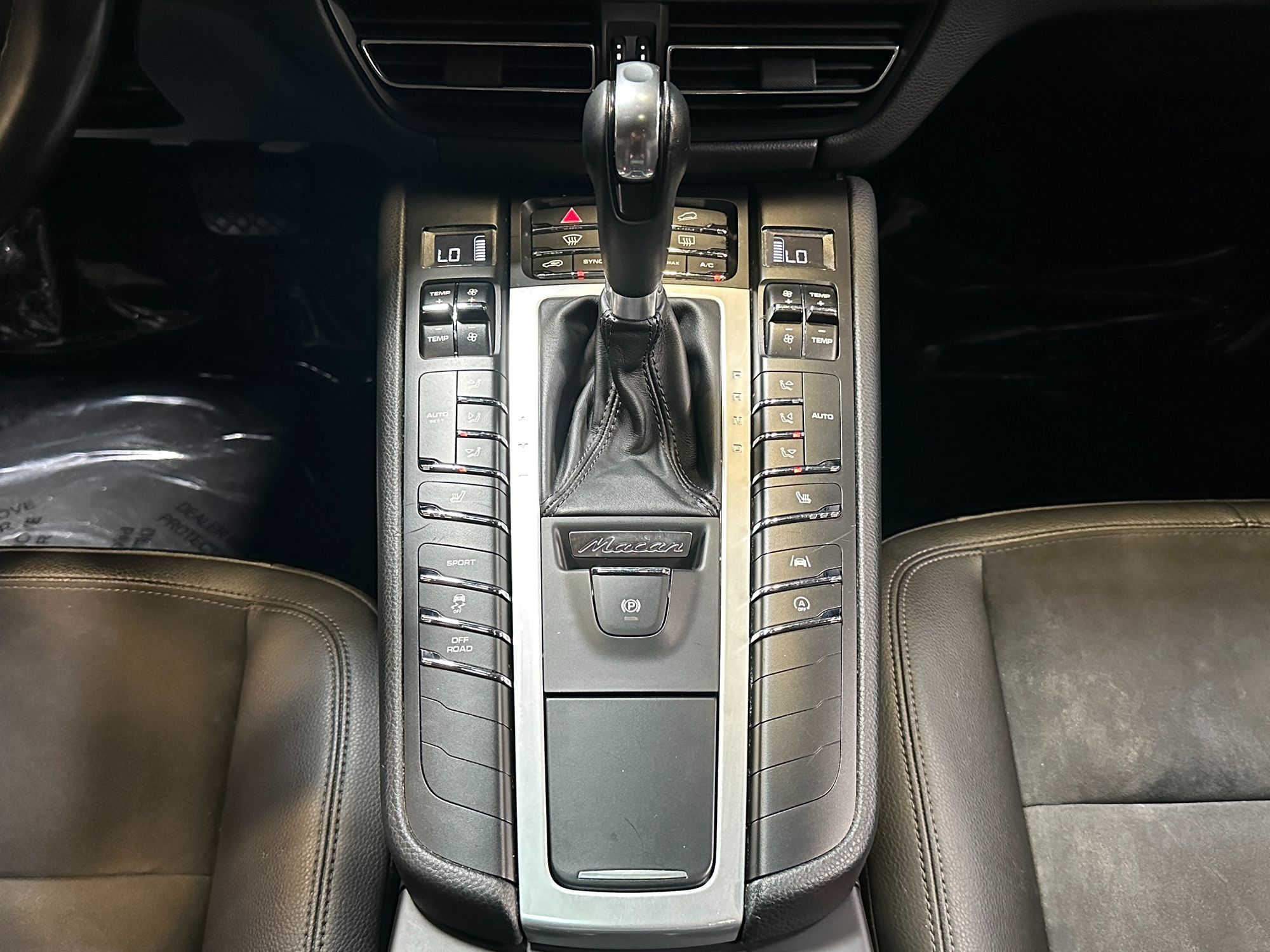 2021 Porsche Macan Base photo 23